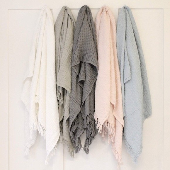 NWT white 100% cotton waffle throw with fringe - Picture 5 of 5